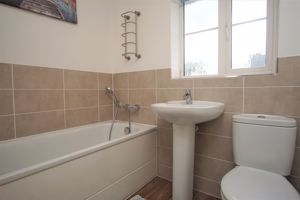 Main Bathroom- click for photo gallery